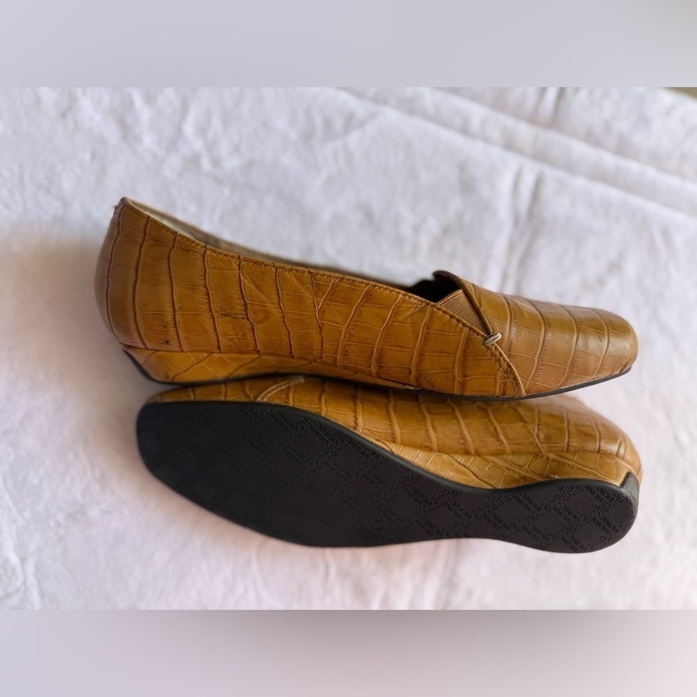 Vionic Leather Croc Embossed Clark Loafer Flat, Size 9.5 Tan